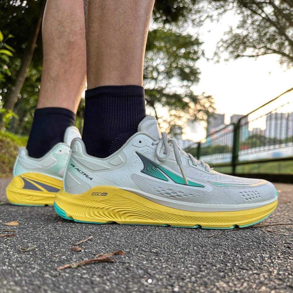 Altra paradigm 6 Light Gray Athletic Shoes